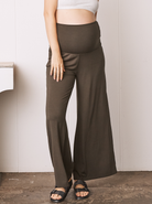 Wide leg maternity pants in 2-piece maternity outfit set