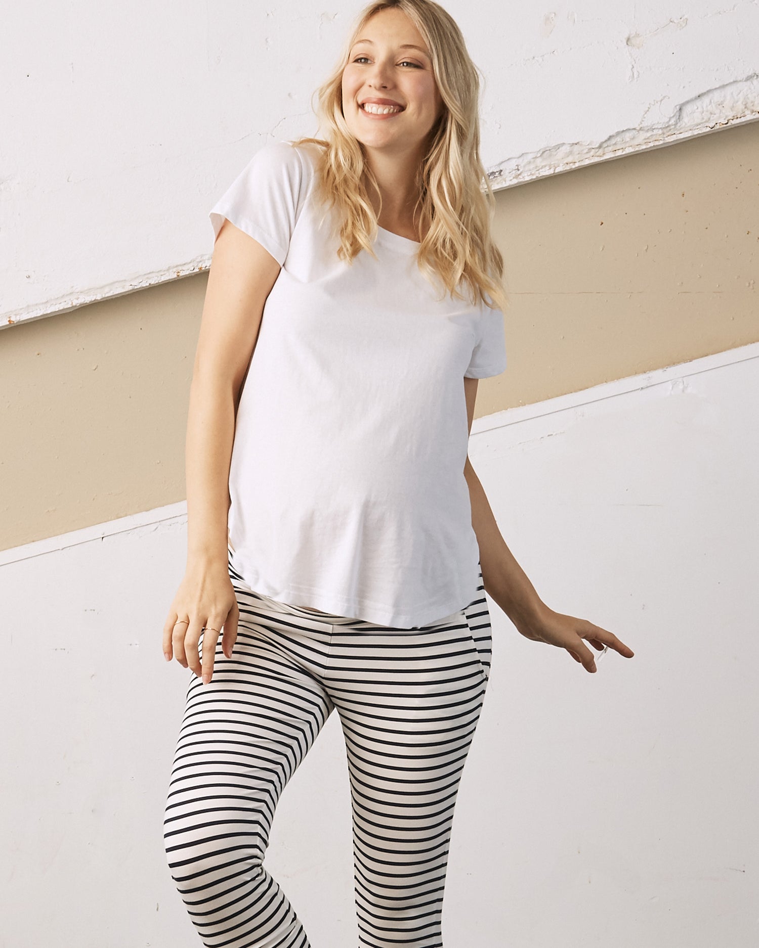 Main view - A Pregnant Woman in Basic White Short Sleeve Maternity Cotton T-Shirt (6709400862823)