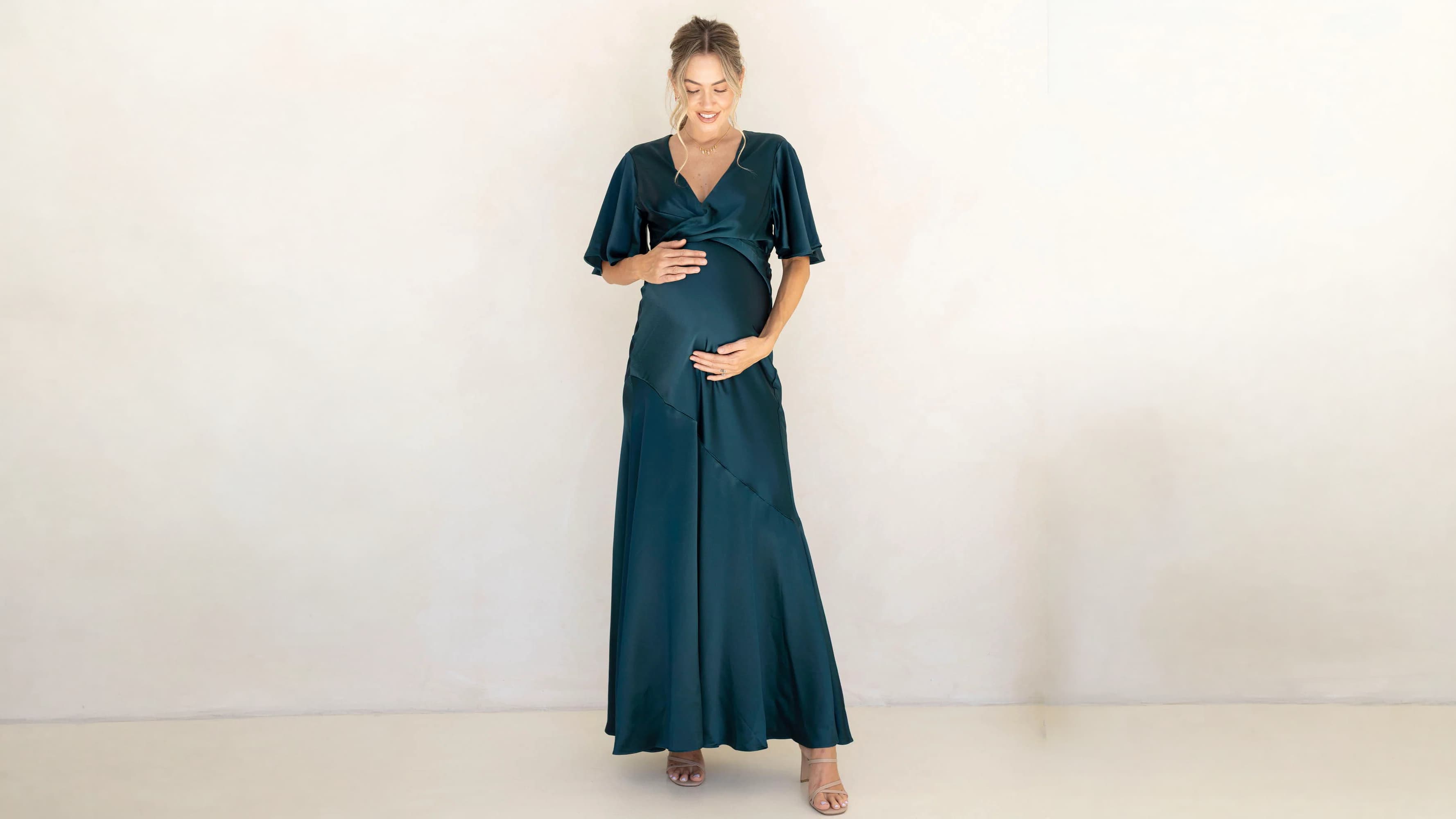 Midi vs Maxi Maternity Dresses: Which Length Makes the Perfect Maternity Dress