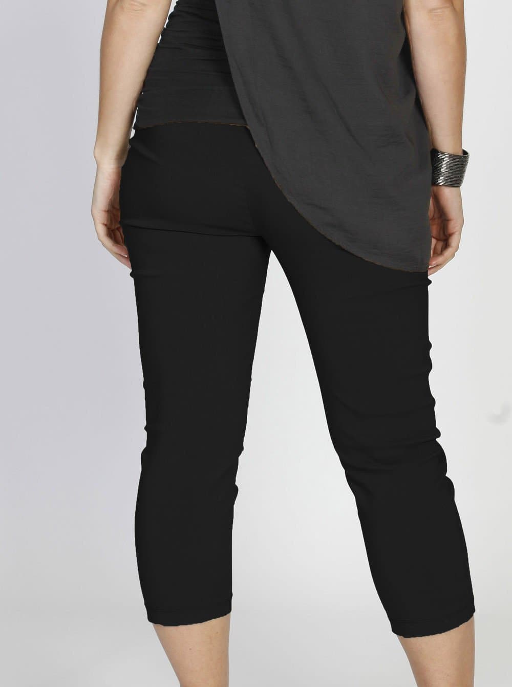 Maternity Cropped Stretchy Capri Pants in Black - Angel Maternity - Maternity clothes - shop online (10010727558)