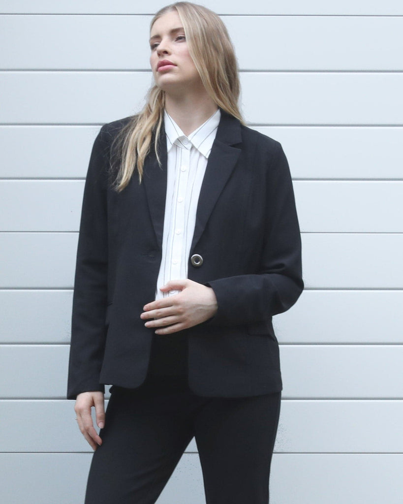 A young woman in black maternity work jacket. (10007402630)