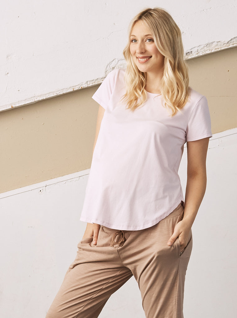 Main view - A Pregnant Woman in Basic Short Sleeve Pink Maternity Cotton T-shirt (6709404893287)