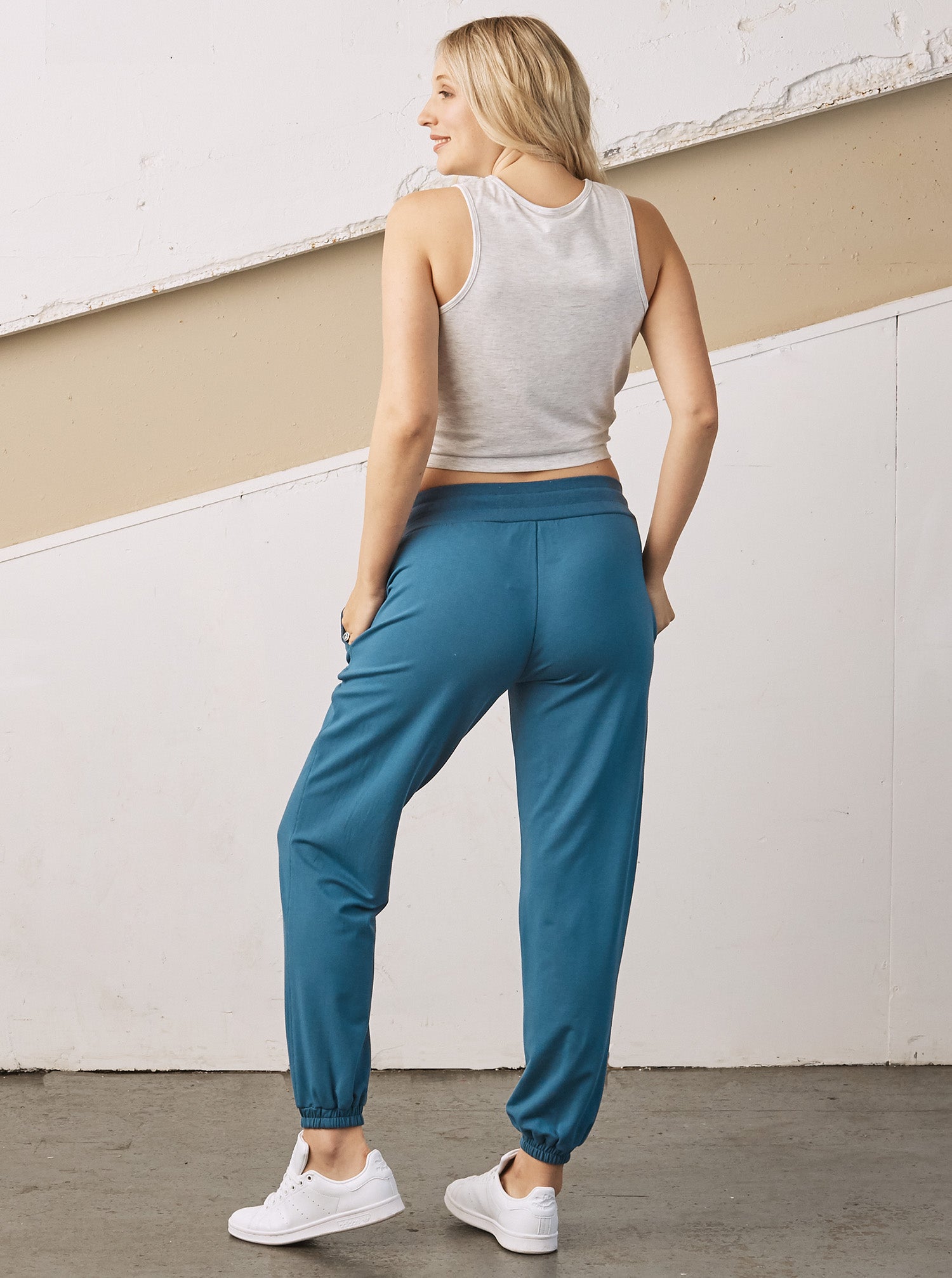 Low waist sales jogging pants